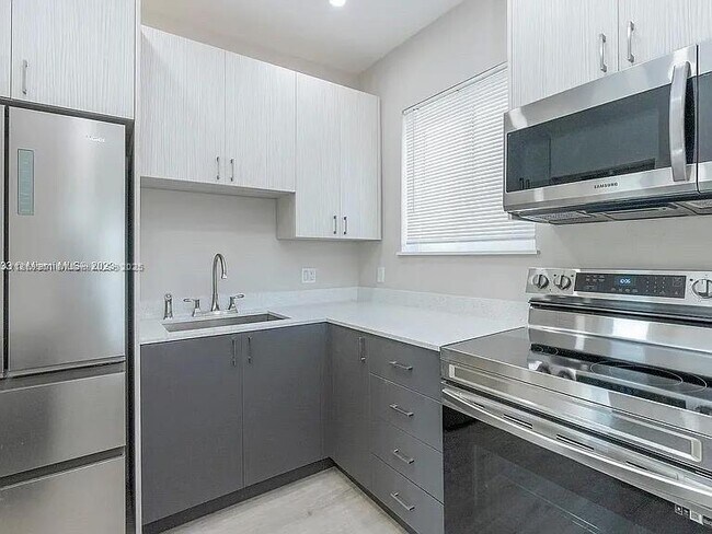 Photo - 3030 NW 16th St Unit 3030