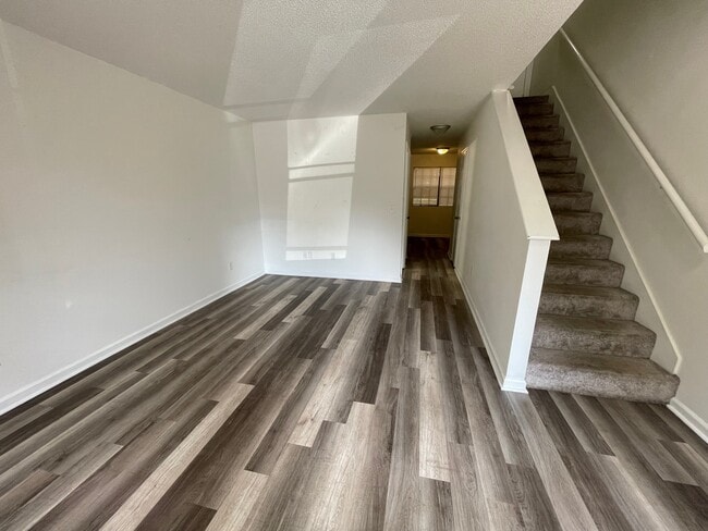 Photo - 106 Kimeran Ln