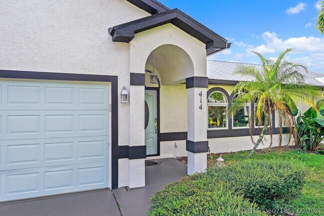 Photo - 414 SW Lairo Ave