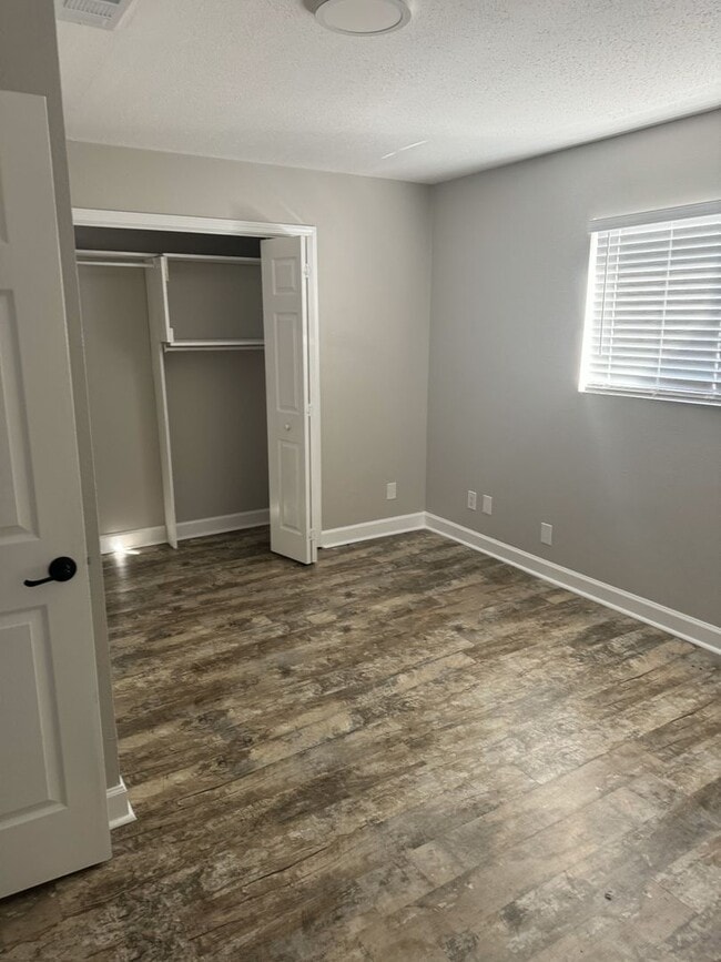 1802 Jackson Ave W