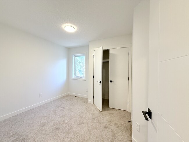 Photo - 14002 123a Ave NW Unit 7