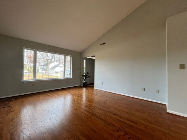 Photo - Spacious 3/3 Available For Move In Now
