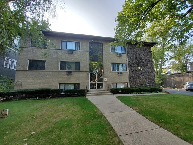 Building Photo - 109 S Elmwood Ave Unit 23 Rental