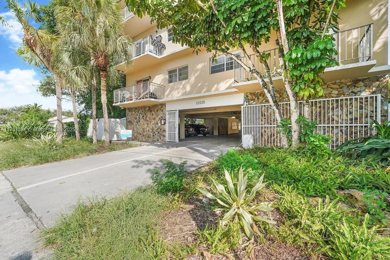 Photo - 12215 W Dixie Hwy Apartment Unit 205