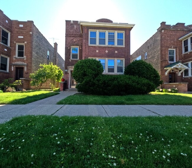 Building Photo - 627 Elgin Ave Unit 627-2