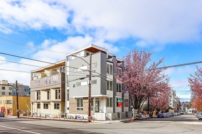 Photo - 447 NE 73rd St