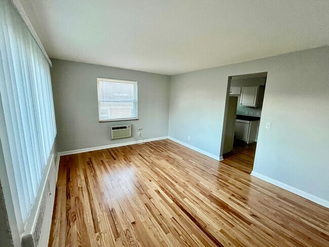 Photo - 2739 Lafeuille Ave Unidad #4