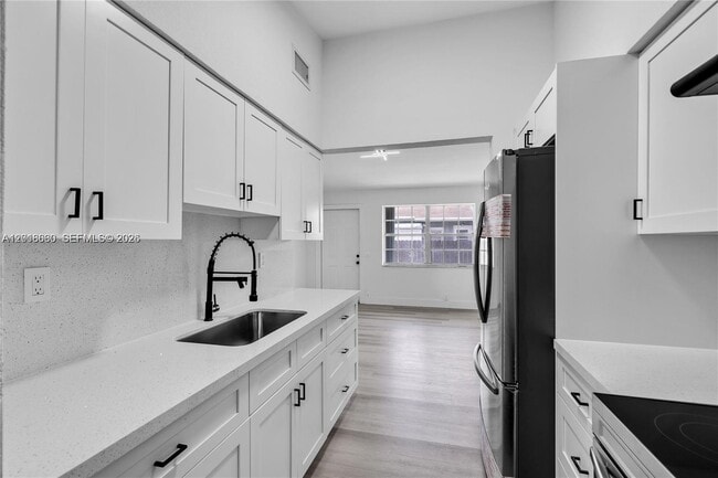 Building Photo - 2195 W 5th Ave Unit 1