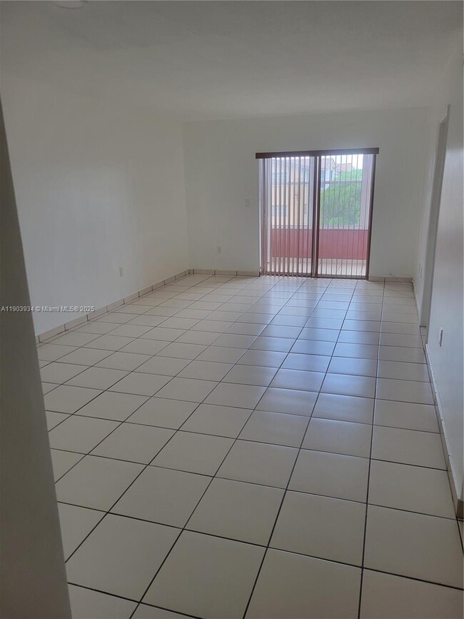 Photo - 120 Royal Palm Rd Unidad 301