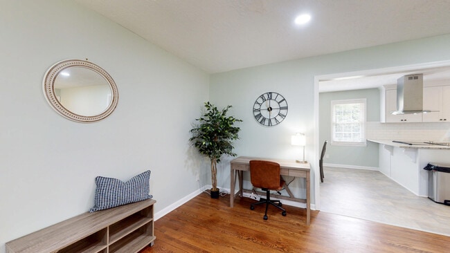 Photo - 2703 Rosewood Dr