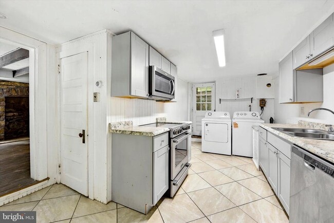 Photo - 210 Westtown Way