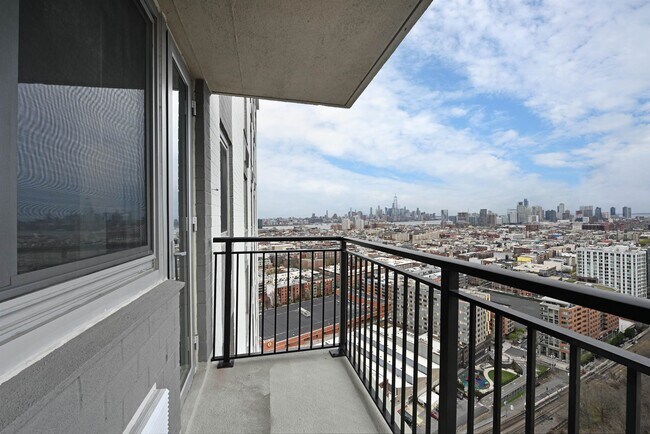 Photo - 100 Manhattan Ave Unidad 2015