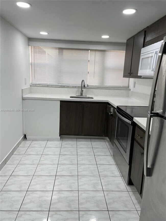 920 NE 199th St Unit 309-3J