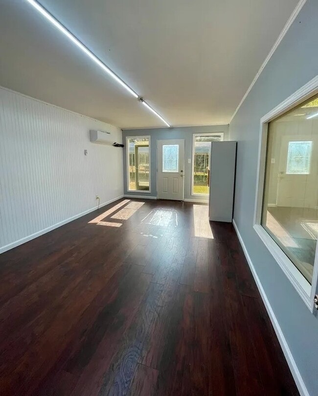 Photo - 1738 Old Oxford Rd