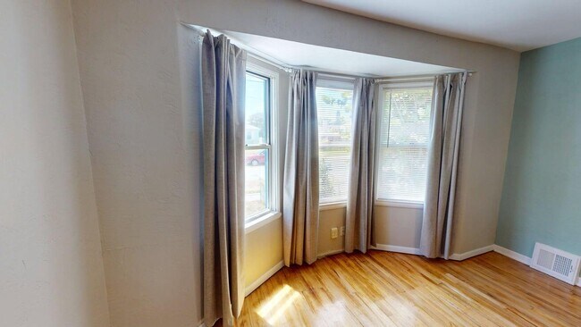 Photo - 425 Wisteria Rd