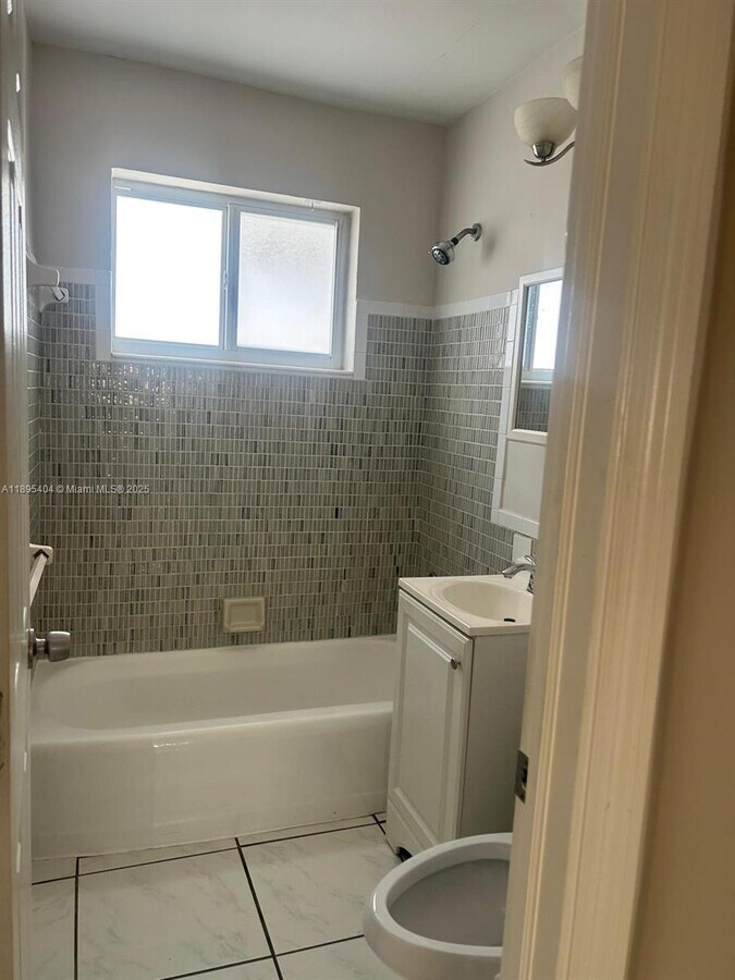 Photo - 7561 Venetian St Unidad 1