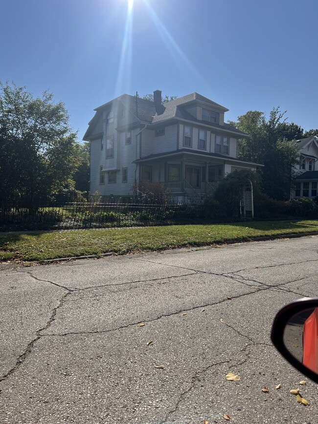 Photo - 241 Marquette St