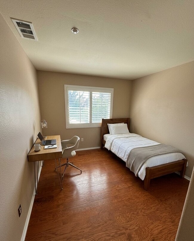 Photo - 3047 Watermount St