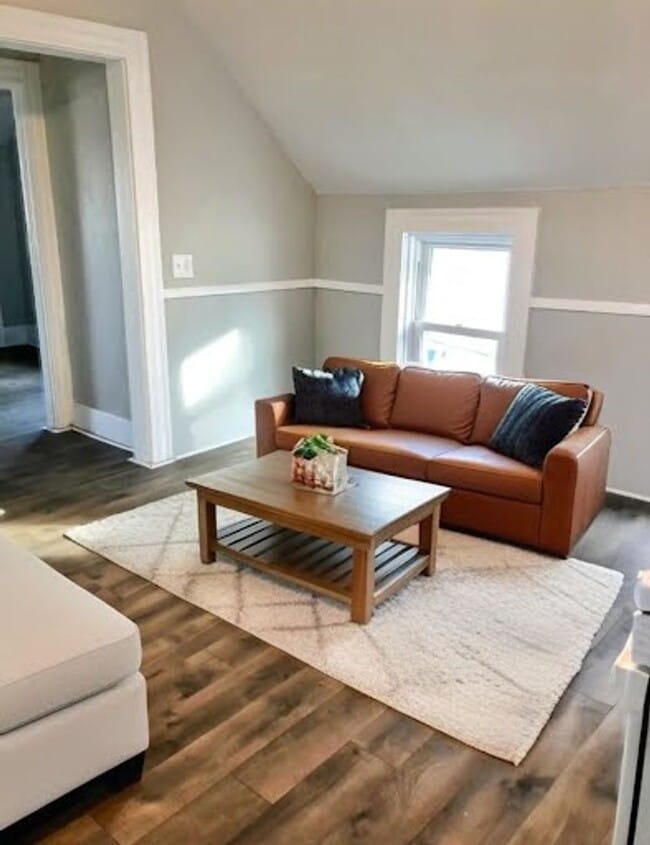 Building Photo - 2096 W 93 Unit Up
