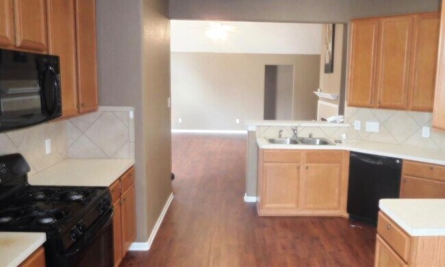 Photo - 5011 Forest Hurst Glen