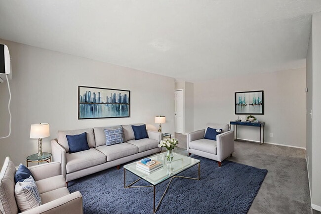 Photo - Rochester Square