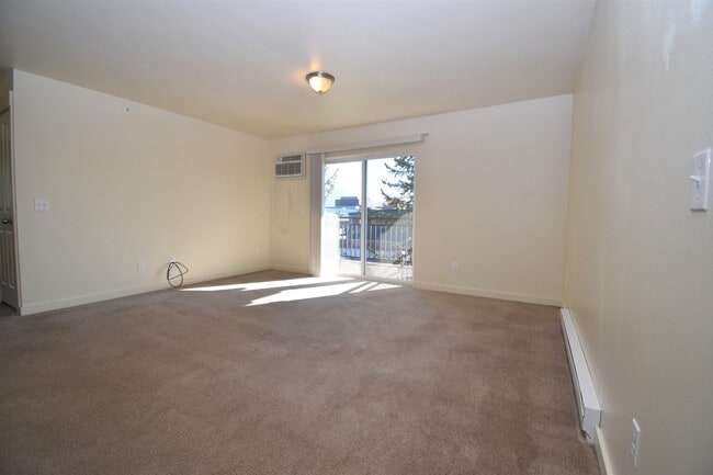 Photo - Beautiful 2BR/1Bath Unit. Centrally Located. Washer/Dryer in unit! Unit 21