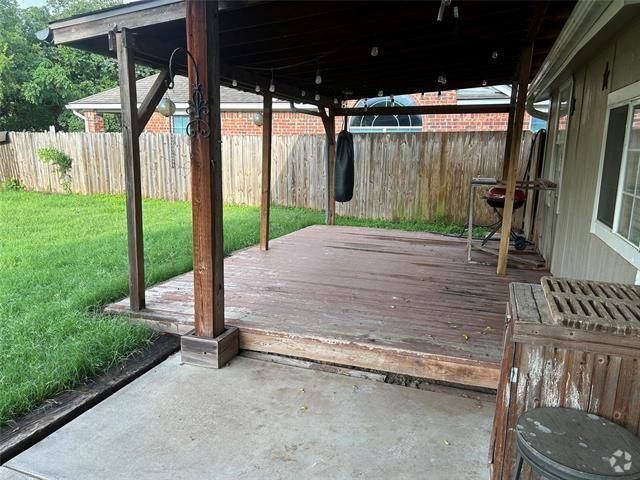 Building Photo - 8000 Mickey St Rental