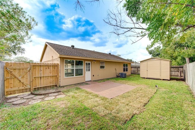 Photo - 328 Meadow Wood Ct
