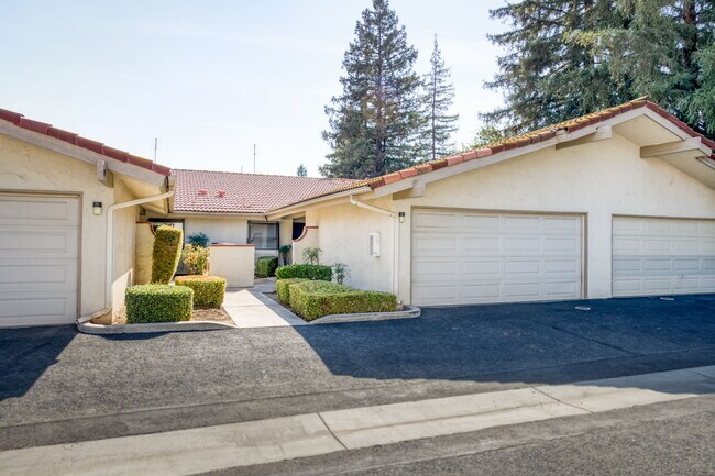 Photo - 1538 W Herndon Ave