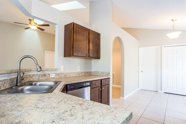 Photo - 142 Woodbury Pines Cir