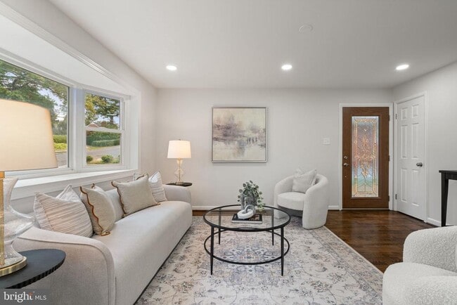 Building Photo - 2711 Groveton St