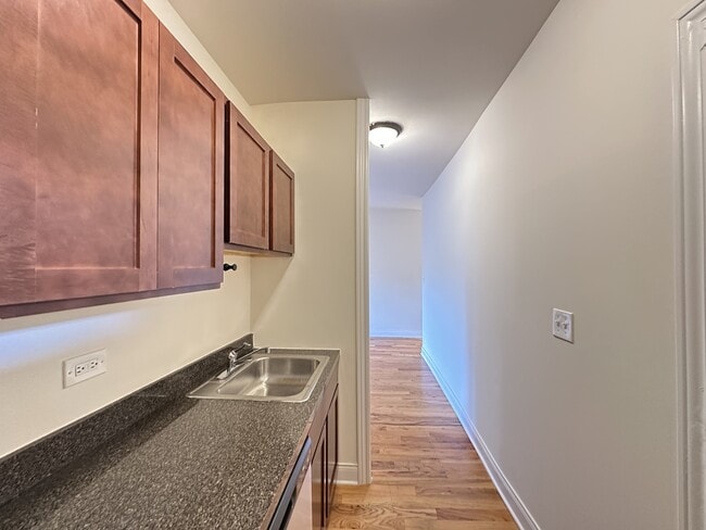 Photo - 742 W Cornelia Ave Unit 3E