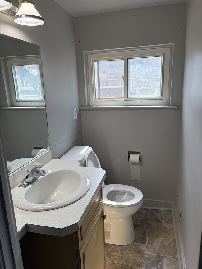 Photo - 741 York St