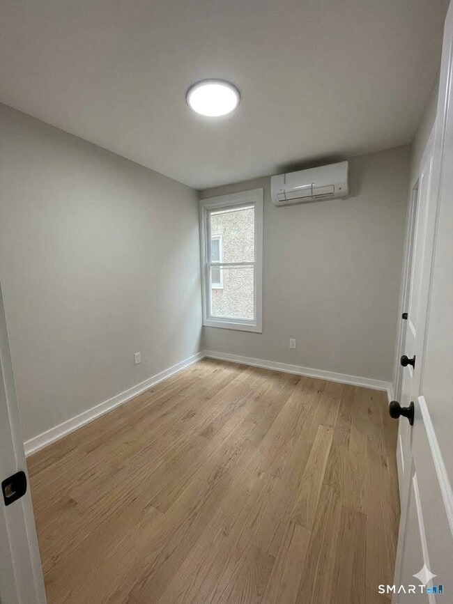 560 Howard Ave Unit 3