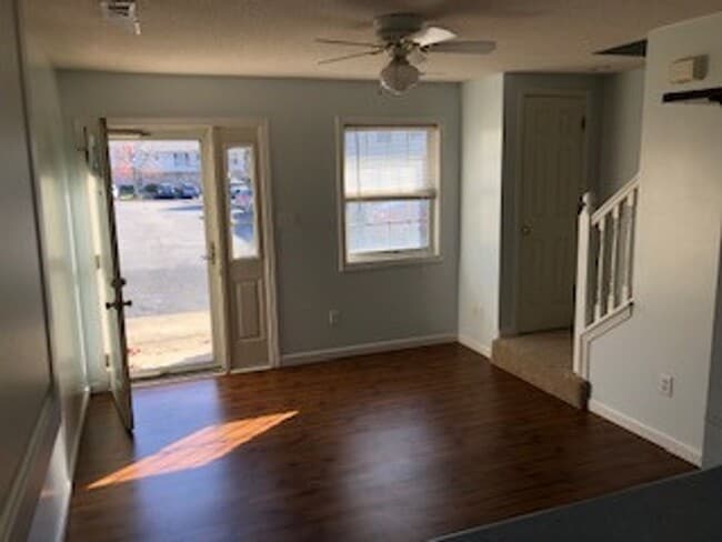 3354 S Oaklawn Cir
