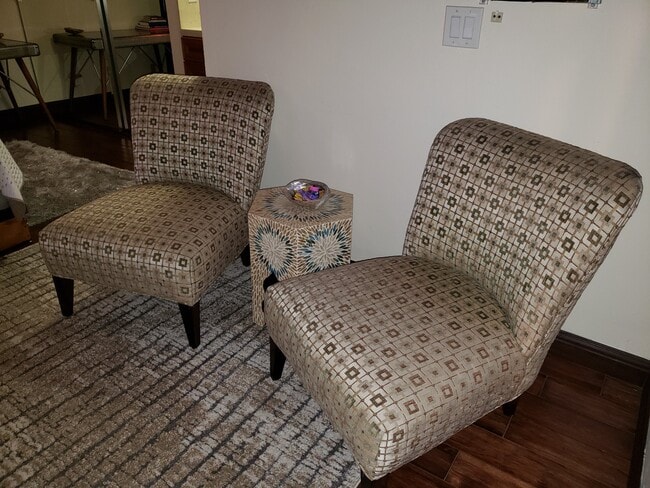 Living Area - 1331 Willow St Unit Bayside Studio