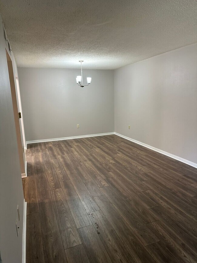Photo - Meadowview Apartments Unit 21