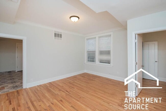 1255 N Harding Ave Unit 2S