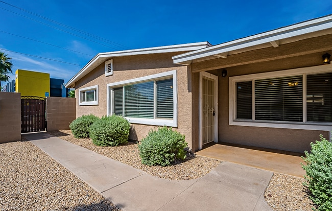 Entrance - 818 W Osborn Rd Apartments Unit A