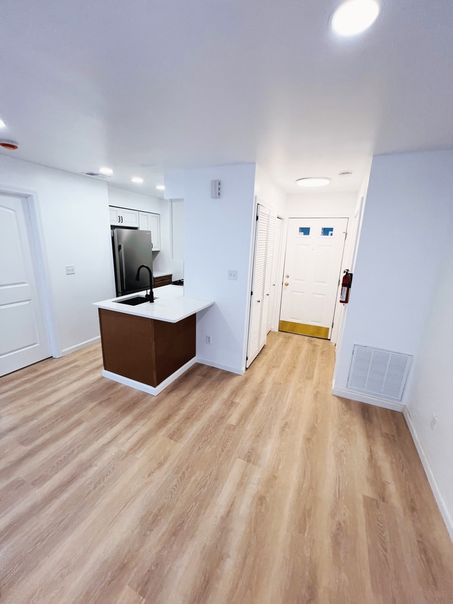 Photo - 112 Longfield Ct