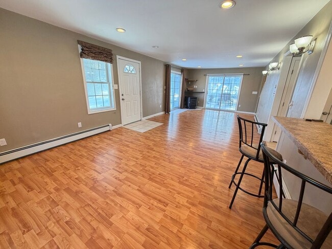 Photo - 332 Lydall St