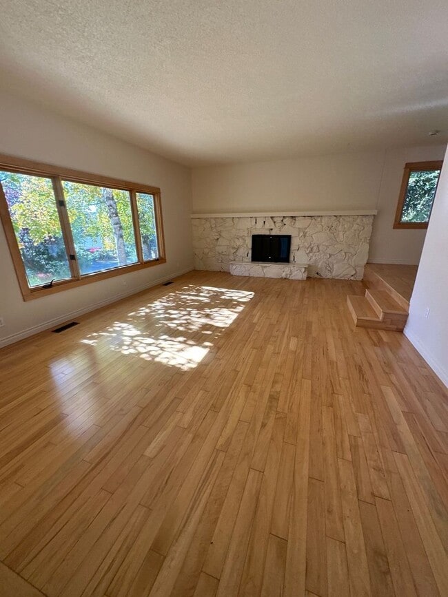 Photo - 1985 Benson Ave