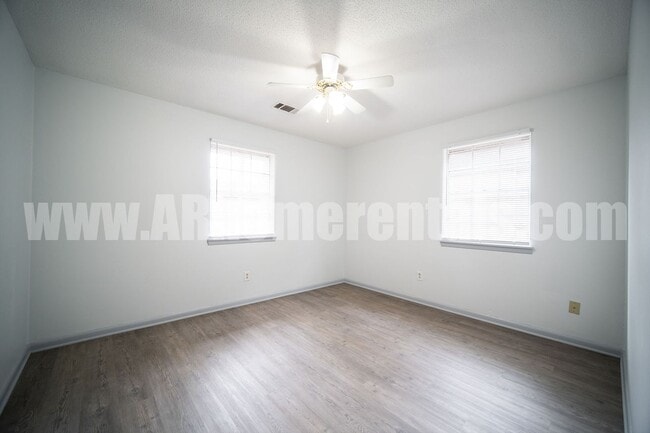 Photo - 8209 Woodview Dr E Unit A