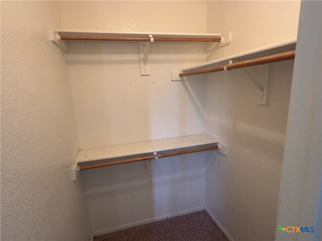 Photo - 3900 Hitchrock Dr