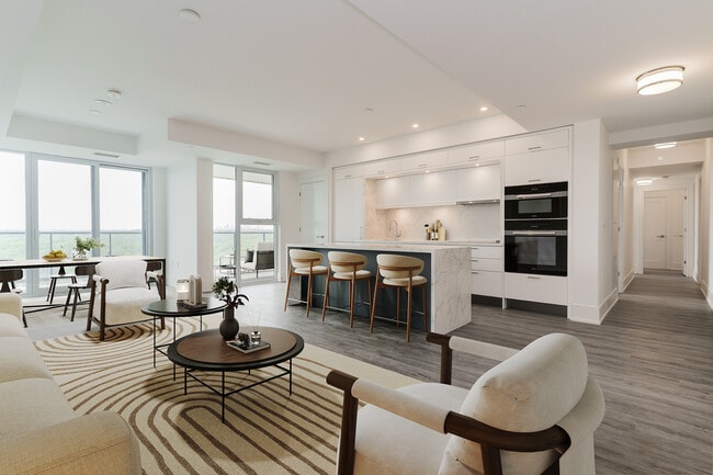 Building Photo - 10 Inn On The Pk Dr