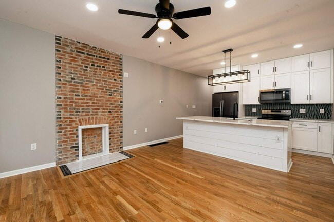 Photo - 1659 Summit St Unit 1661