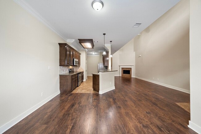 Building Photo - 2865 Westhollow Dr