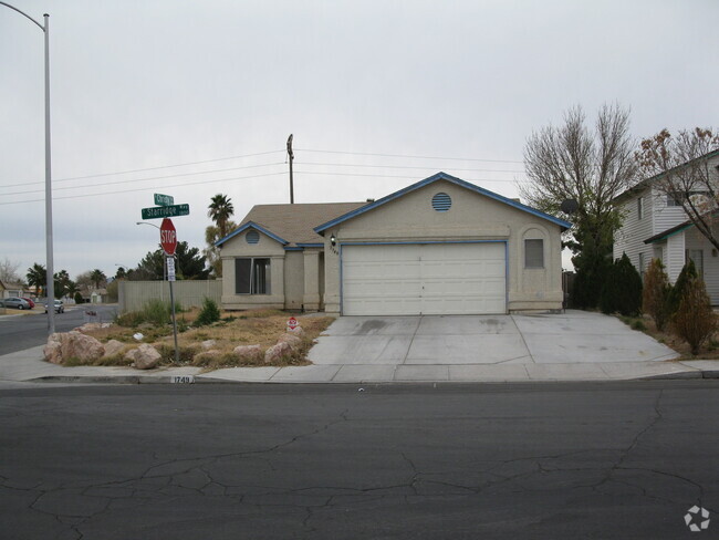 Building Photo - Beautiful  3 bedroom,2 bath,2 car garage h... Rental