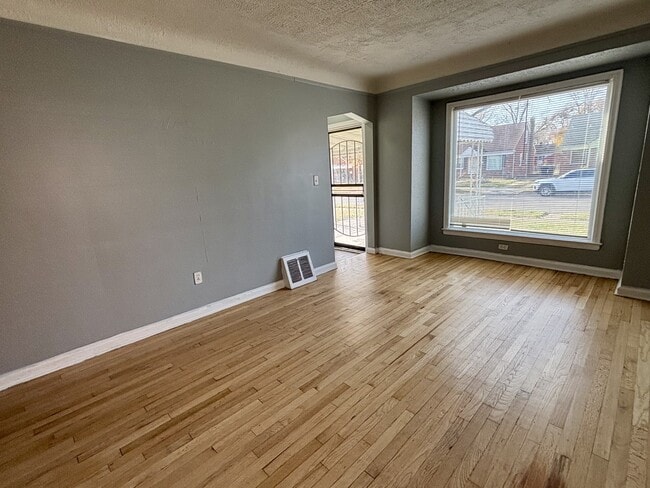 Photo - 20300 Gilchrist St