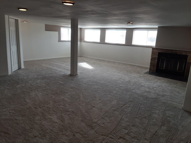 Building Photo - 58498 E 42nd Dr Unit B Rental
